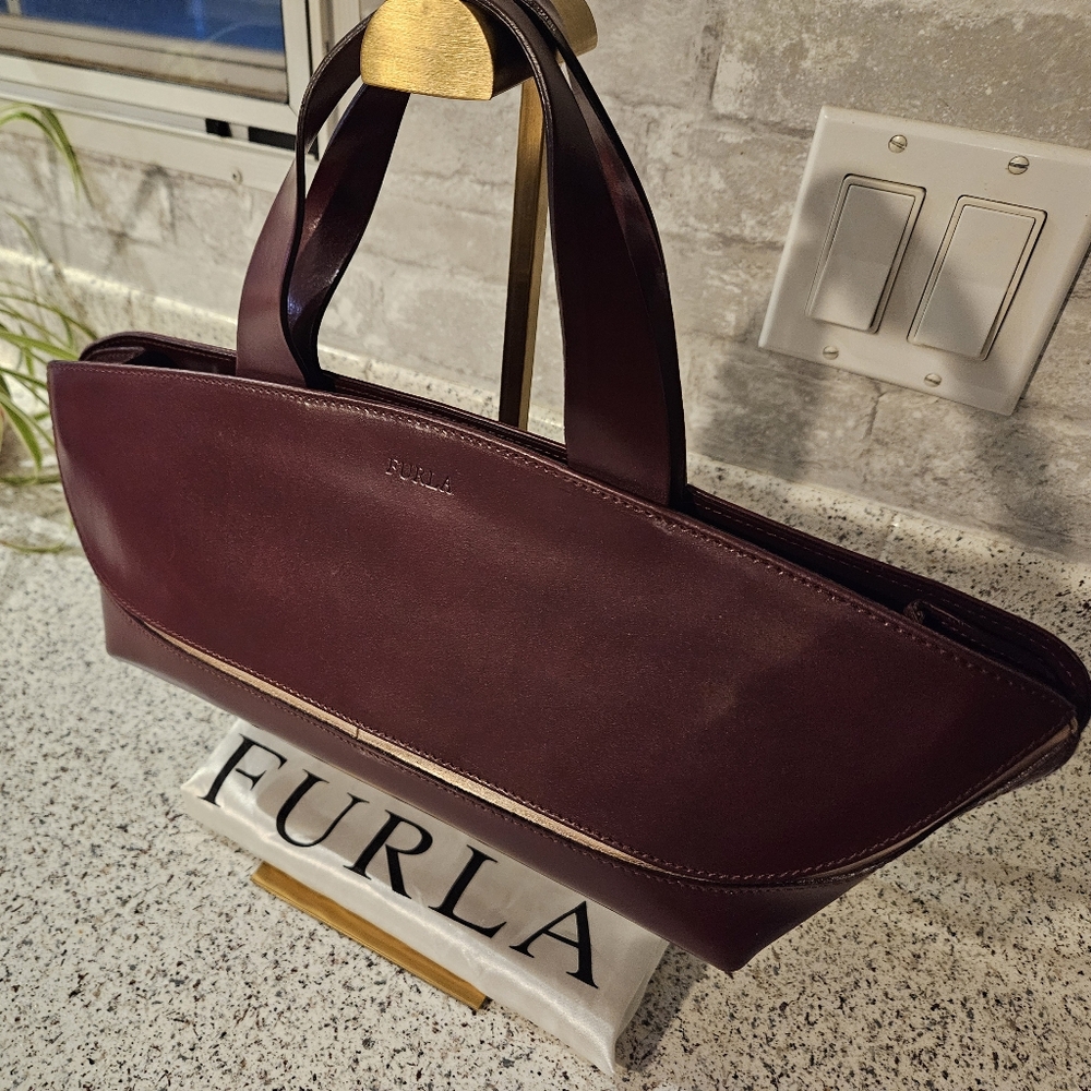 FURLA - NWOT SLEEK Deep Burgundy Leather Handbag With Branded Dust Bag - Picture 5 of 17